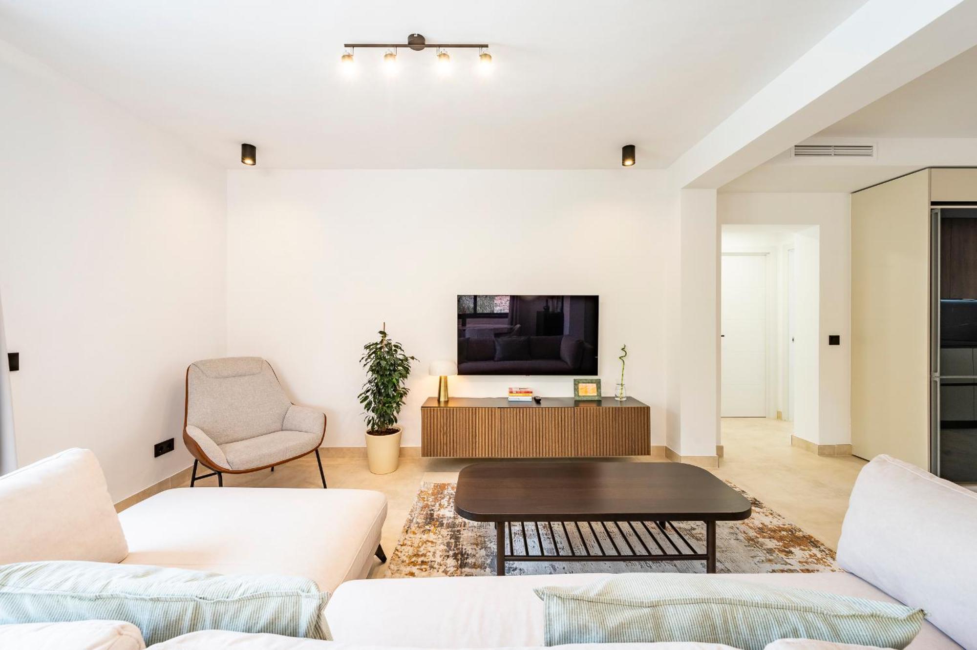Spacious And Bright 3br House In Great Location Marbella