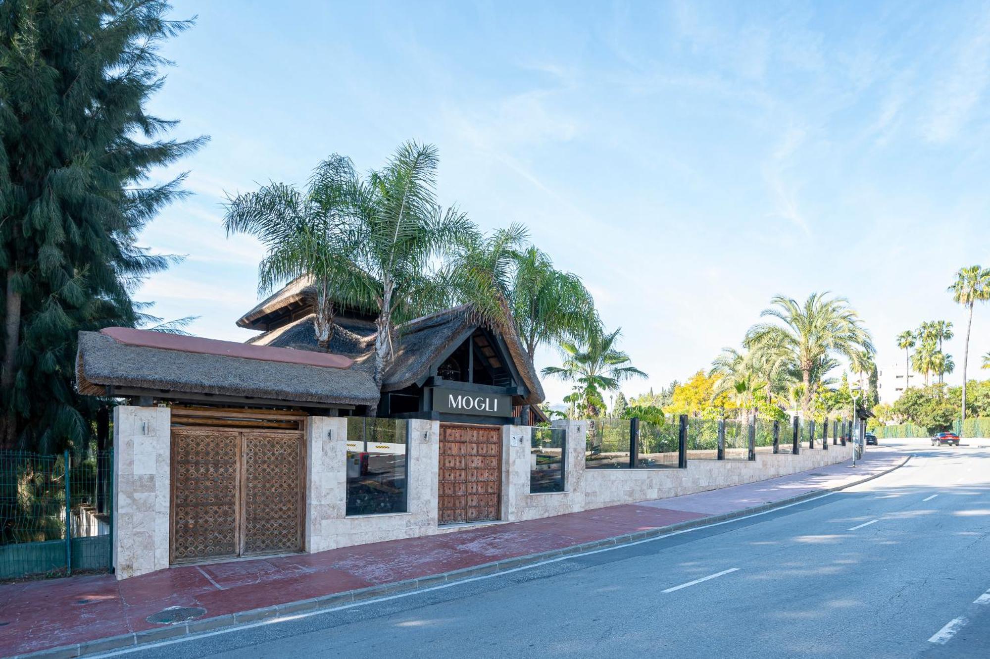 Spacious And Bright 3br House In Great Location Rumah liburan Marbella